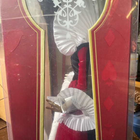 DISNEY QUEEN OF HEARTS 500 PCS LTD DOLL RARE - Picture 5 of 9
